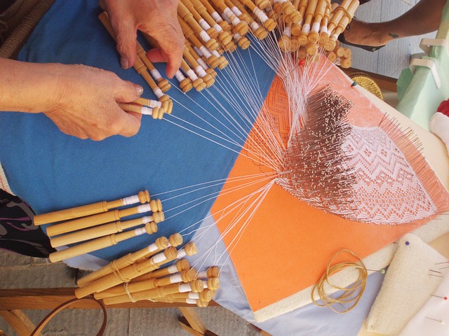 bobbin-lace-663804_640