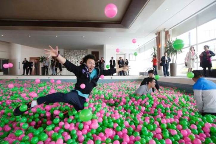 Adult Fun In Worlds Largest Ball Pit Because 1239