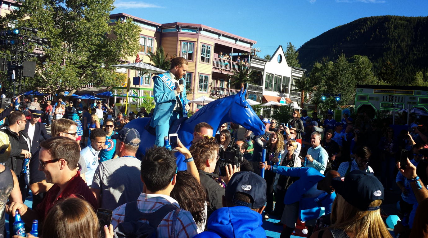 experiential_marketing_trends_all-encompassing_experiential_parties_bud_light_whatever_usa_9