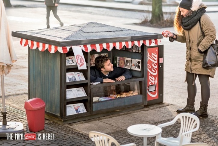 smart_car_fun_sized_brand_experience_experiential_marketing_coca_cola_min_kiosks