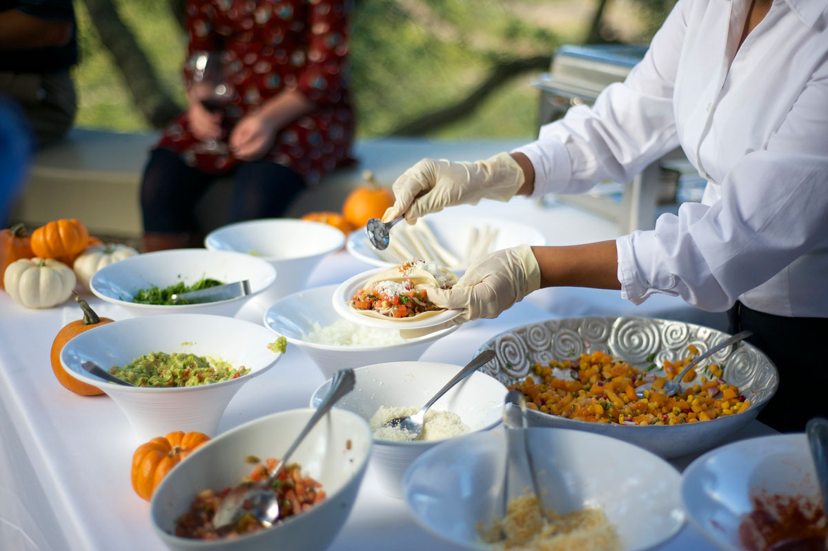 4-tips-for-large-corporate-event-catering