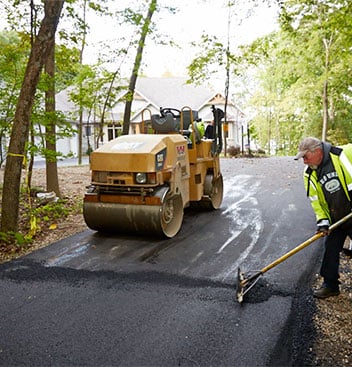 residential-driveway-asphalt-paving.jpg