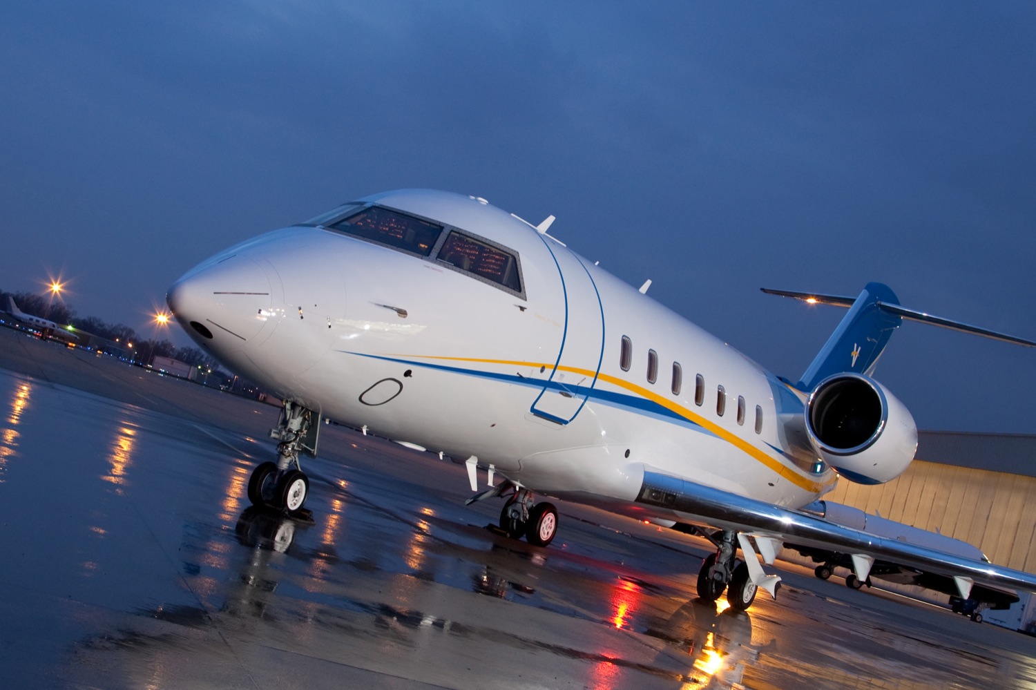 Challenger 604