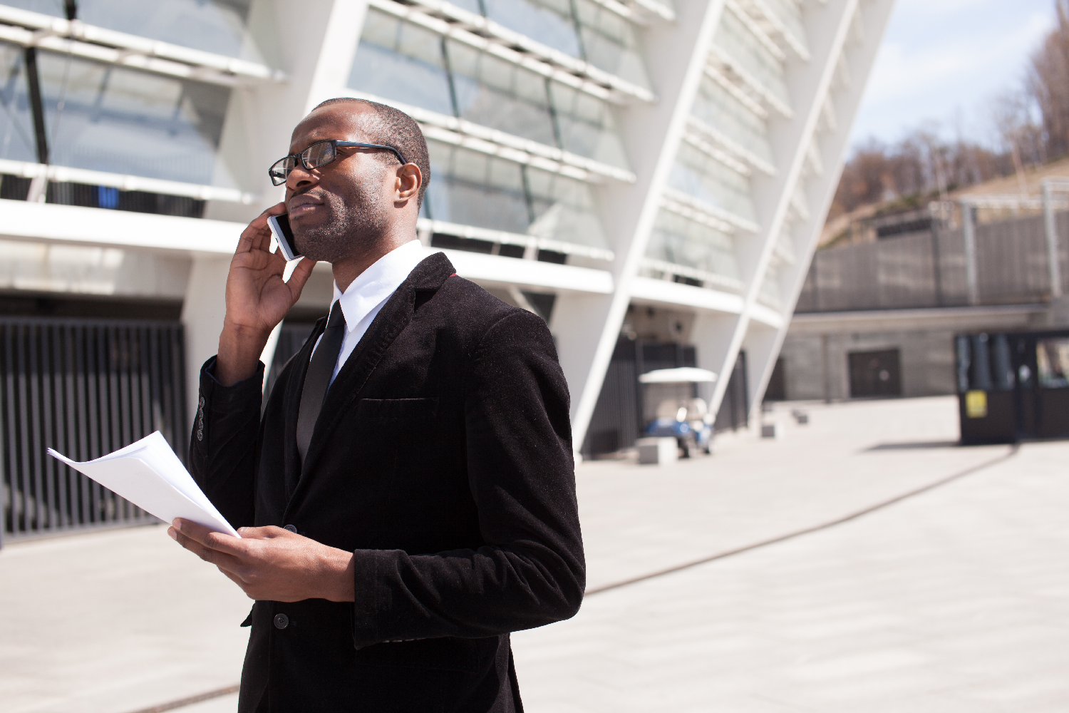 Что имеет бизнесмен. Бизнесмен в стрессе индиец. Предприниматель вправе. Что имеет бизнесмен. Фото бизнесмен в интерьере.