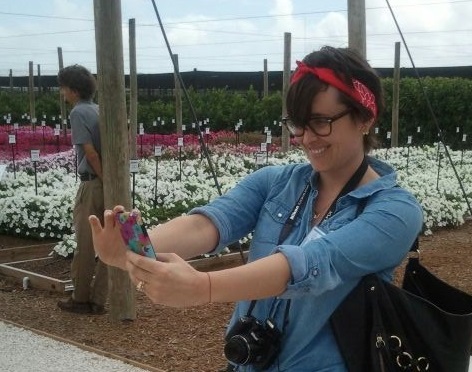 katie dubow, garden media group, costa farms, costa farms social summit 2012, millennial taking picture with cell phone