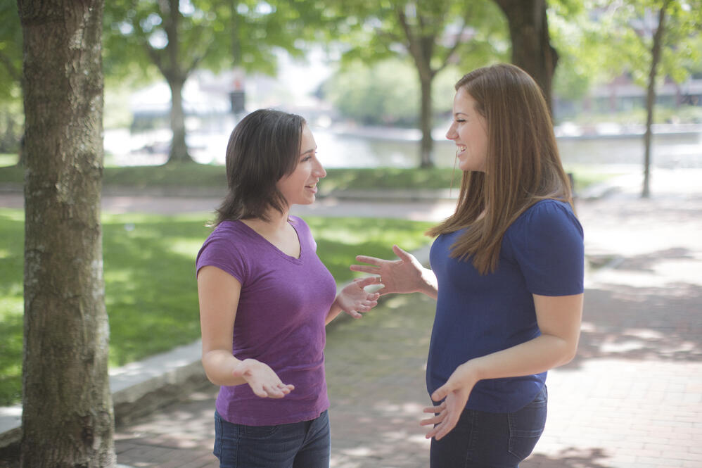 How meet girl. Девочка is talking. Жалоба на подругу. Talk to each other. Женщина жалуется подруге.