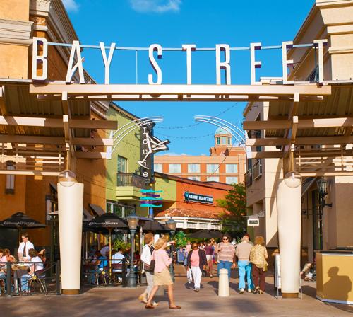 h&m clearwater trading hours