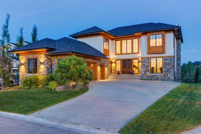 <b>Calgary, Alberta, Canada</b><br/><i>6 Bedrooms, 4,221 sq. ft.</i><br/>Heritage Pointe estate home <b>Calgary, Alberta, Canada</b><br/><i>6 Bedrooms, 4,221 sq. ft.</i><br/>Heritage Pointe estate home