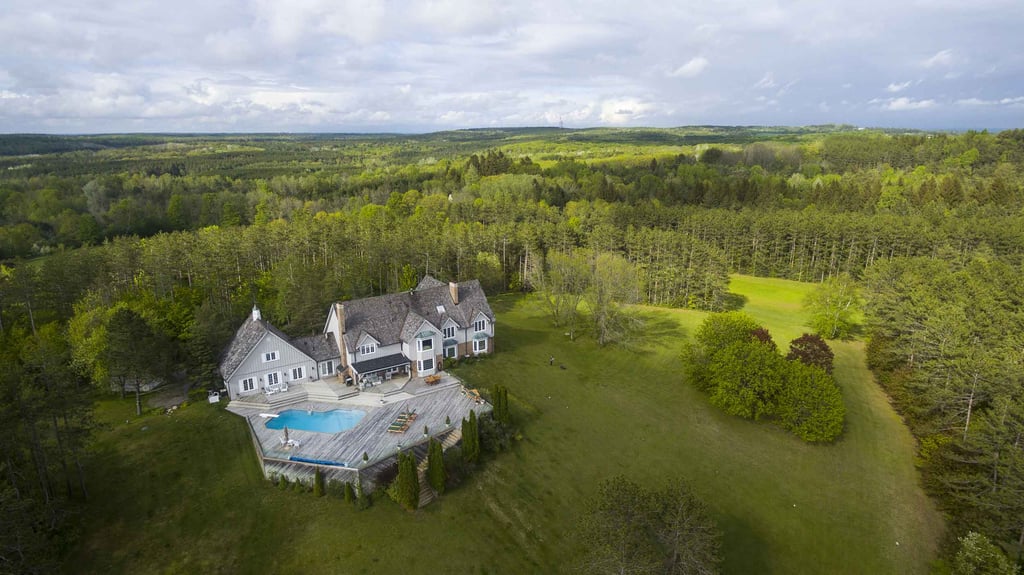 The Oak Ridges Moraine, an ecologically important geological landform, forms the backdrop of this 56-acre estate in south-central Ontario. The Oak Ridges Moraine, an ecologically important geological landform, forms the backdrop of this 56-acre estate in south-central Ontario.