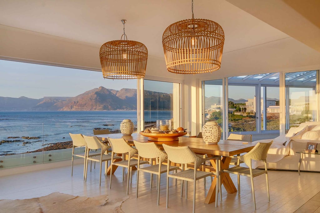 This contemporary retreat on South Africa’s Western Cape has an unrivaled beachfront location and plenty of spaces to entertain guests while watching the sunset over Table Mountain and the Atlantic Ocean. This contemporary retreat on South Africa’s Western Cape has an unrivaled beachfront location and plenty of spaces to entertain guests while watching the sunset over Table Mountain and the Atlantic Ocean.