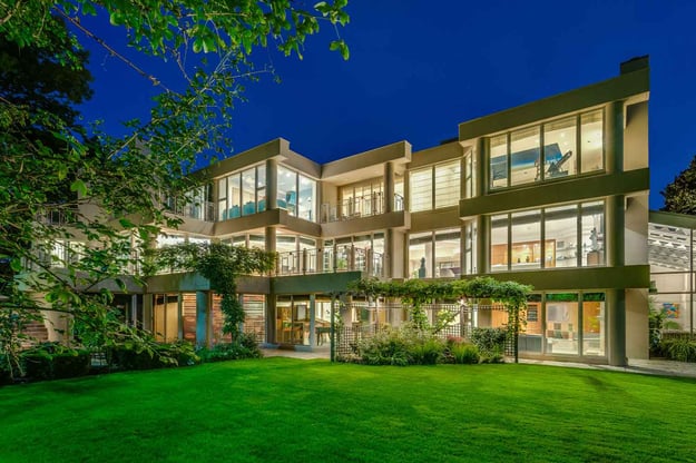 <b>Toronto, Canada</b><br/><i>7 Bedrooms, 15,000 sq. ft.</i><br/>Seven-bedroom home set on lush and private ravine setting <b>Toronto, Canada</b><br/><i>7 Bedrooms, 15,000 sq. ft.</i><br/>Seven-bedroom home set on lush and private ravine setting