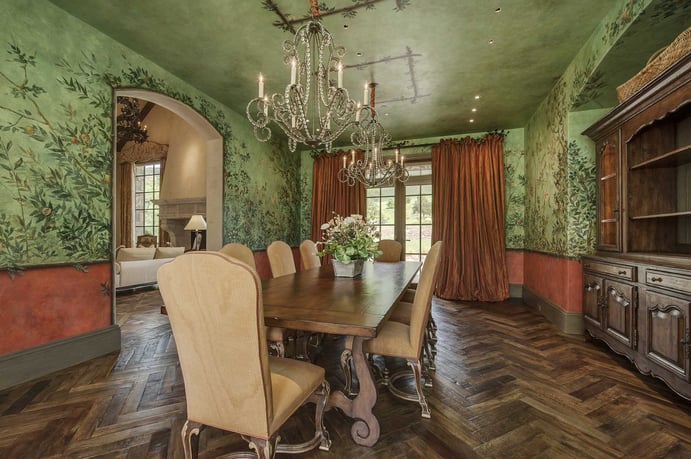 This San Francisco home’s dining room certainly embraces Pantone’s concept of “Greenery.” In addition to its fresh leaf-green hue, the room features a beautiful leaf mural, which combined with the natural timbered floors, evokes the atmosphere of an emerald forest. This San Francisco home’s dining room certainly embraces Pantone’s concept of “Greenery.” In addition to its fresh leaf-green hue, the room features a beautiful leaf mural, which combined with the natural timbered floors, evokes the atmosphere of an emerald forest.