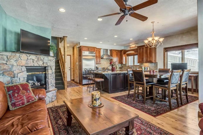 <b>Park City, Utah</b><br/><i>3 Bedrooms, 1,720sq. ft.</i><br/>Silver Pointe Townhouse <b>Park City, Utah</b><br/><i>3 Bedrooms, 1,720sq. ft.</i><br/>Silver Pointe Townhouse
