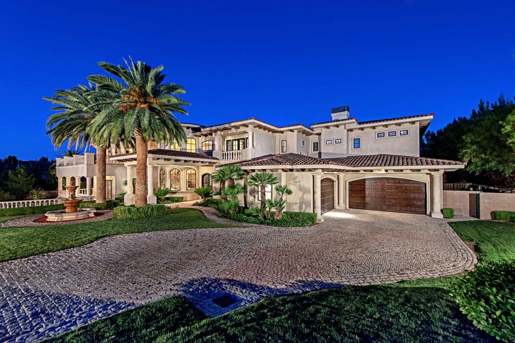 This opulent Tuscan-inspired estate lives up to the heady glamour of its Las Vegas setting. This opulent Tuscan-inspired estate lives up to the heady glamour of its Las Vegas setting.