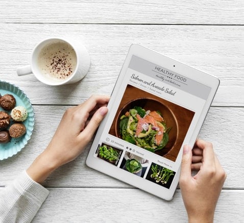 Man holding a tablet looking at a healthy food website