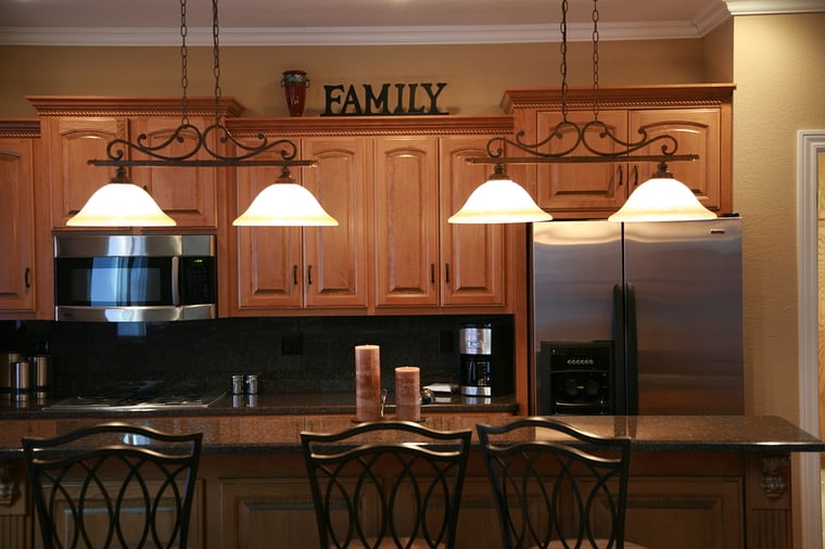 Use This Guide to Choose the Pendant Lights that Best Suit Your Kitchen Use This Guide to Choose the Pendant Lights that Best Suit Your Kitchen