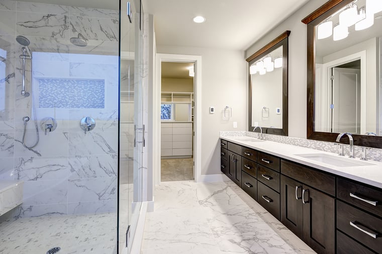 Follow This Guide to Choose the Right Number of Sinks for Your Master Bathroom Follow This Guide to Choose the Right Number of Sinks for Your Master Bathroom