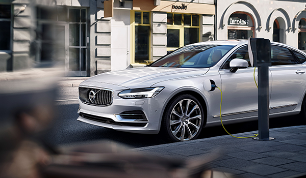 comunicat-Volvo_S90_Inscription_White.png