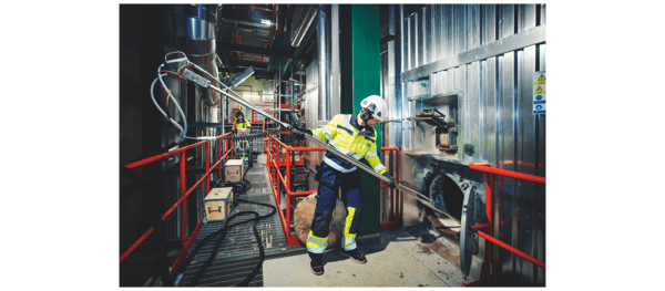 Blast cleaning cleans boilers without interrupting the process