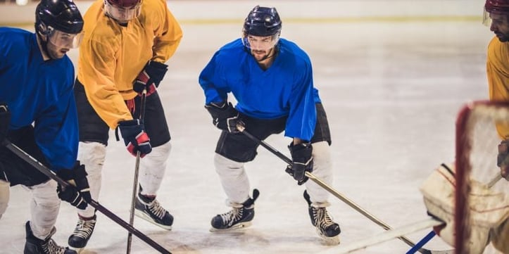 冰球的伤害预防:保持你的球队在冰上和在比赛中。