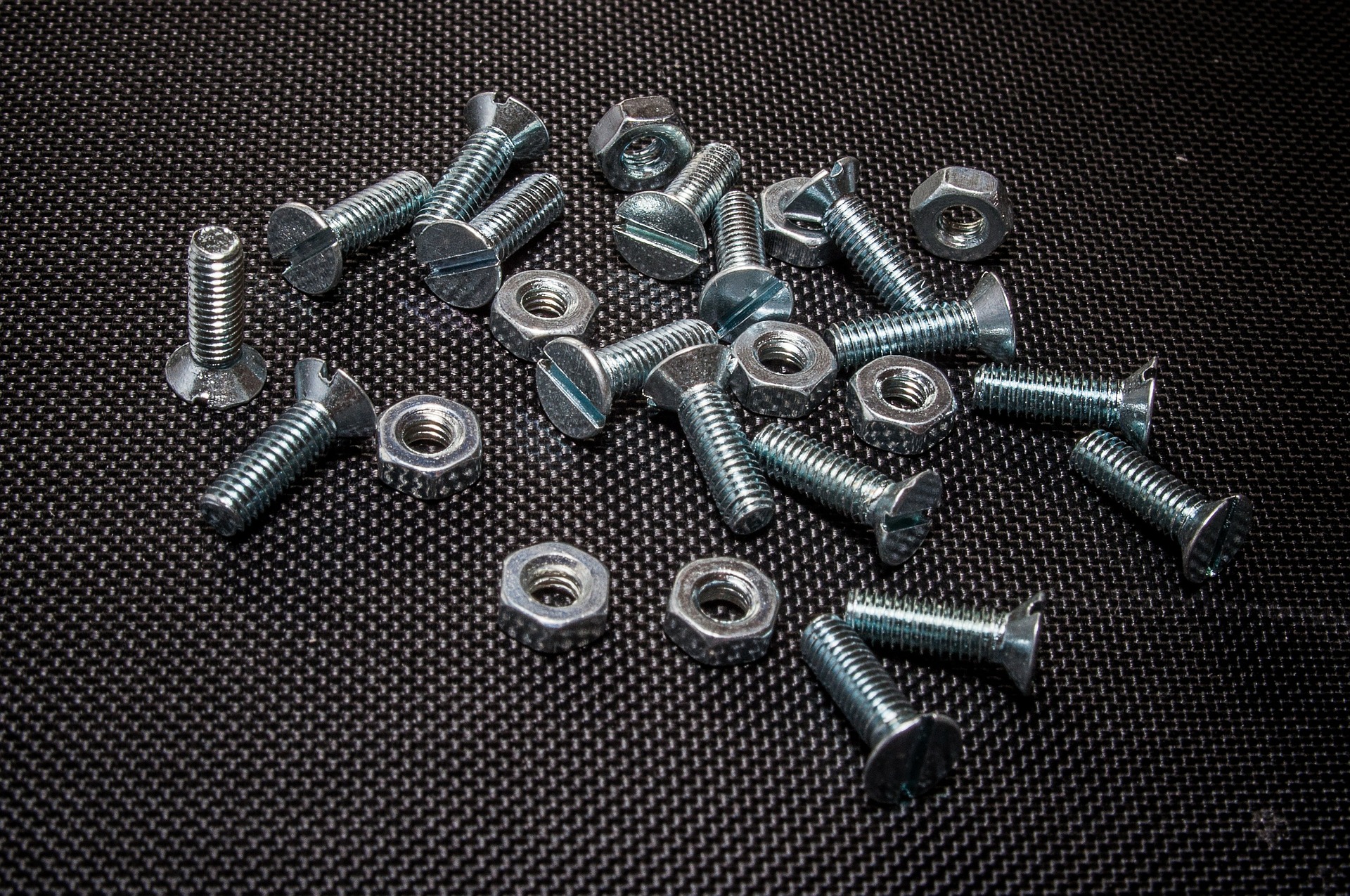 screw-272861_1920.jpg