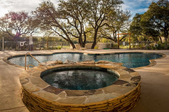 Joshua-Creek-Ranch_hot-tub