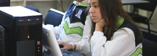 Consejos de seguridad en redes sociales para tus hijas