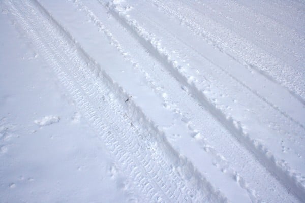 snow-packed-road-600x400