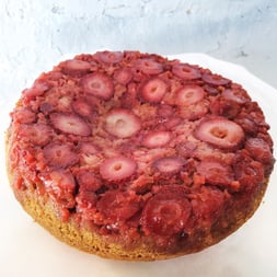strawberryrhubarbcake1.jpg