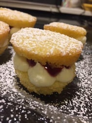 victoria sponge cake