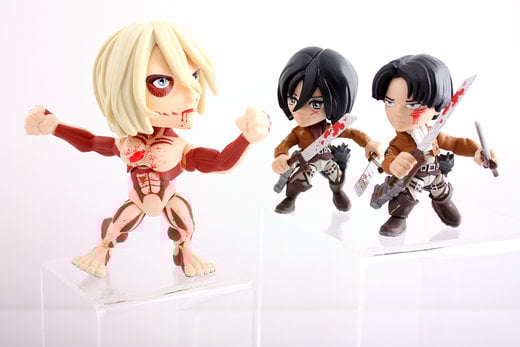 titan-annie-v-mikasa-levi