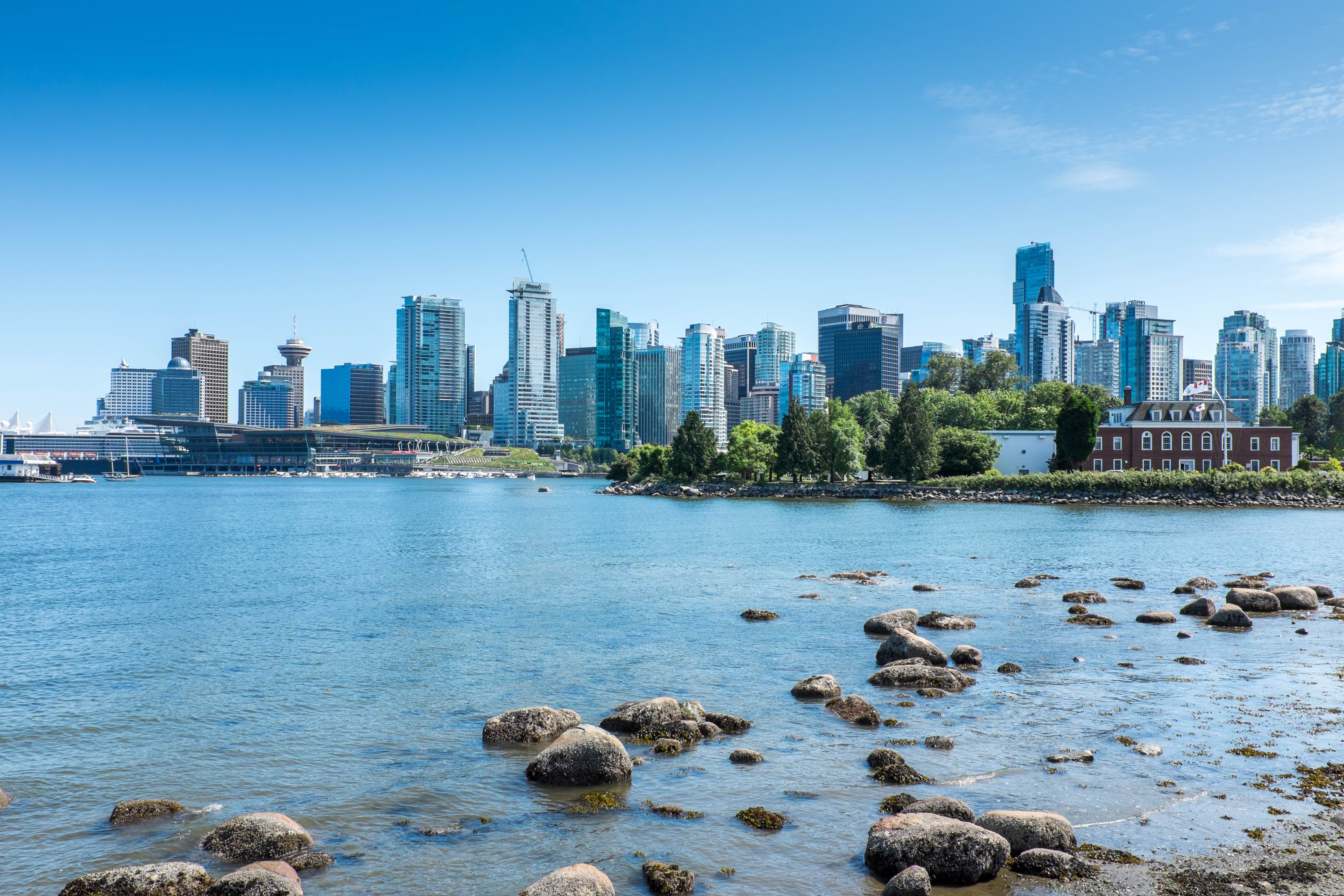Blick von der Seawall auf Vancouver Downtown
