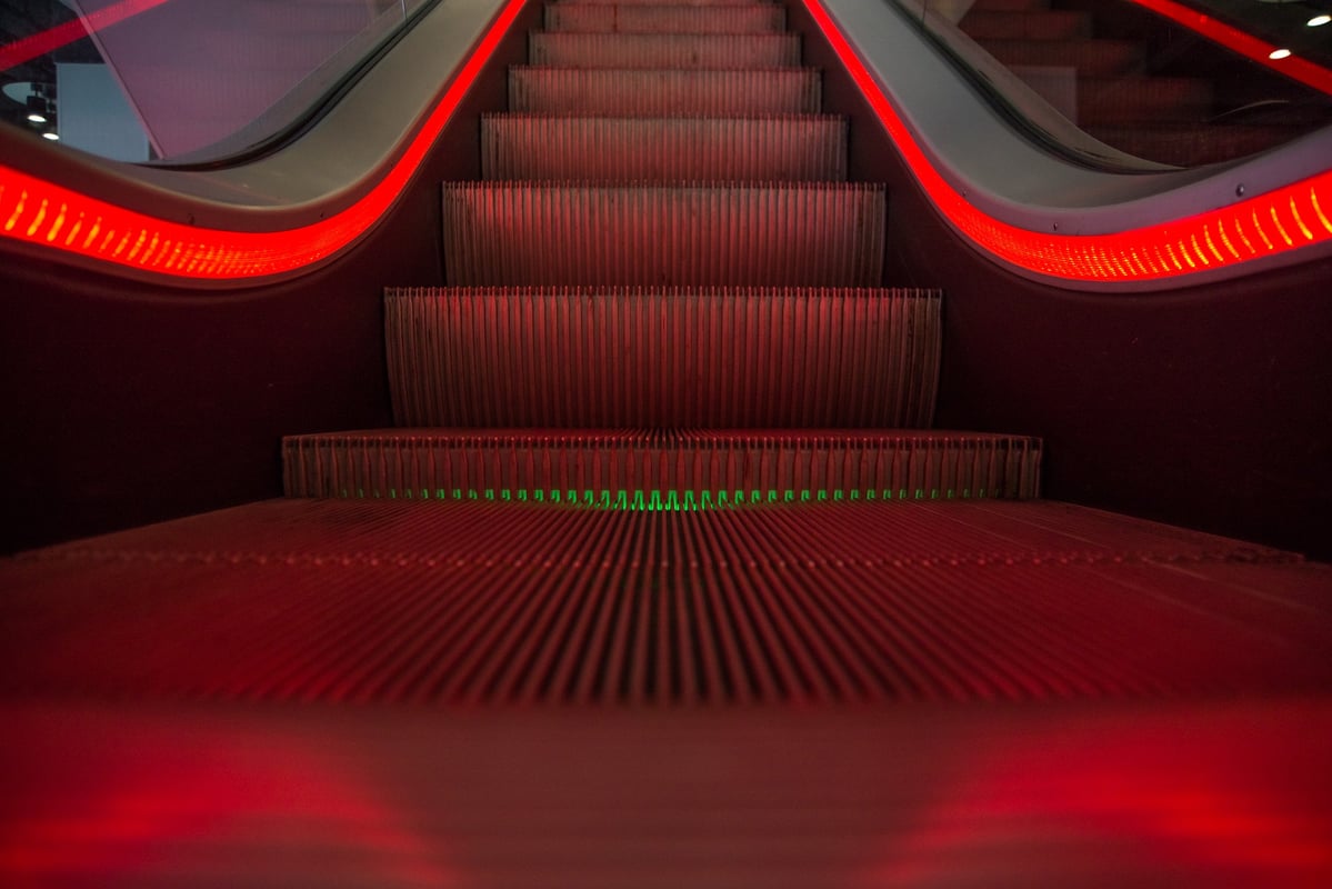 escalator-1746279_1920-1