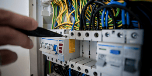 ¿Qué son las envolventes para equipos eléctricos?