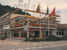 Kilchenmann history 1989 shows building in Kehrsatz with scaffolding