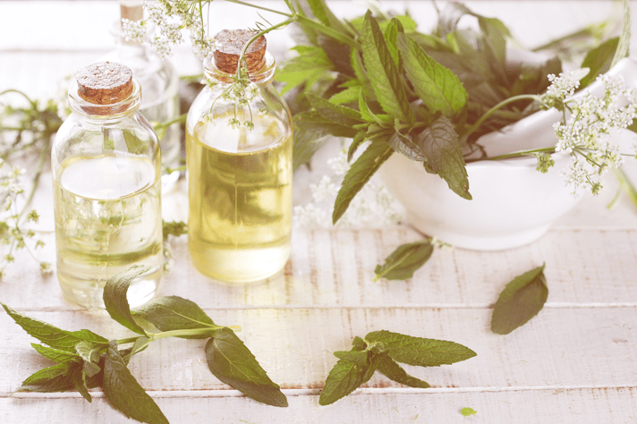 7 Natural Toothache Remedies They act as a counterirritant, meaning the surface irritation of the spices helps to diminish the deeper toothache pain. 7 natural toothache remedies