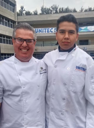 Estudiantes de Gastronomía ganadores de la Beca Richard Sandoval Estudiantes de Gastronomía ganadores de la Beca Richard Sandoval