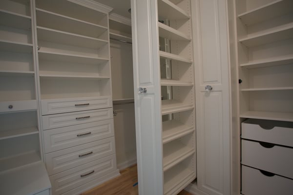 White Walk In with Raised Panel Drawers, Adjustable Shelving Decorative Base and Crown Moulding, Mirrored Doors