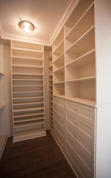 White Walk In with Double Drawer Section, Shaker Style Fronts, Adjustable Shelving, Decorative Base and Crown Moulding