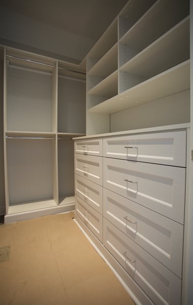 White Walk In with Shaker Style Fronts, Decorative Base Moulding, Double Hang