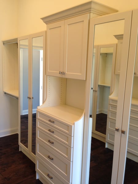 White Walk In with Hutch Drawers, Shaker Style Doors, Custom Mirror Inlays, and Decorative Crown Moulding