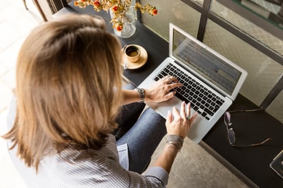 linkedin-sales-navigator-mfm9rJwSpKQ-unsplash (1)