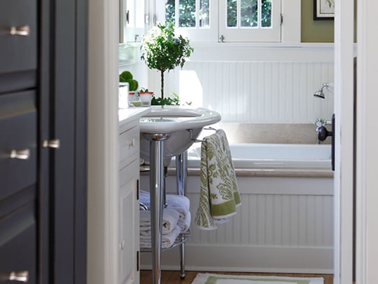 A Bright & Natural Make-over for a Historical Bathroom