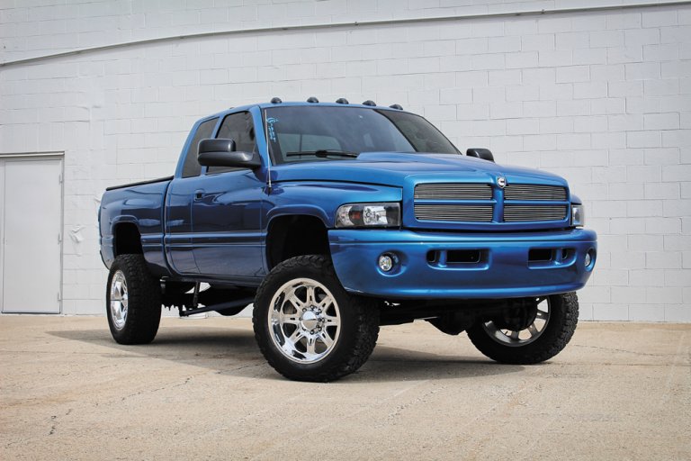 A RESTORED AND REBORN 550HP ’01 DODGE