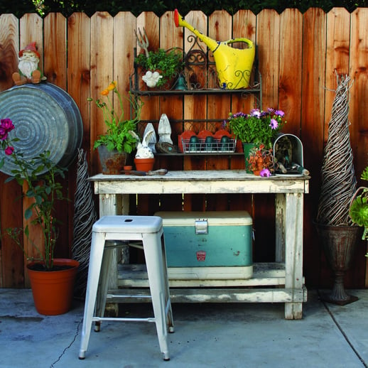 Tour a Cozy Creative Garden 