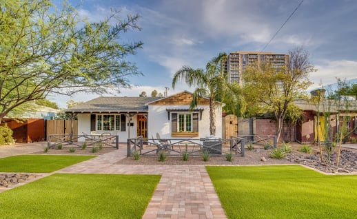 House Tour: Modern Vintage 1930s Desert Cottage