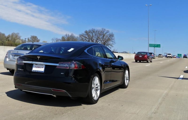 ongeluk met zelfrijdende auto: Tesla medeschuldig