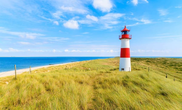 blog-lighthouse-on-sand-dune