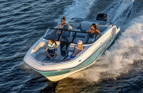 bowrider-vs-deckboat-1