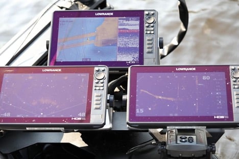 lowrance-displays